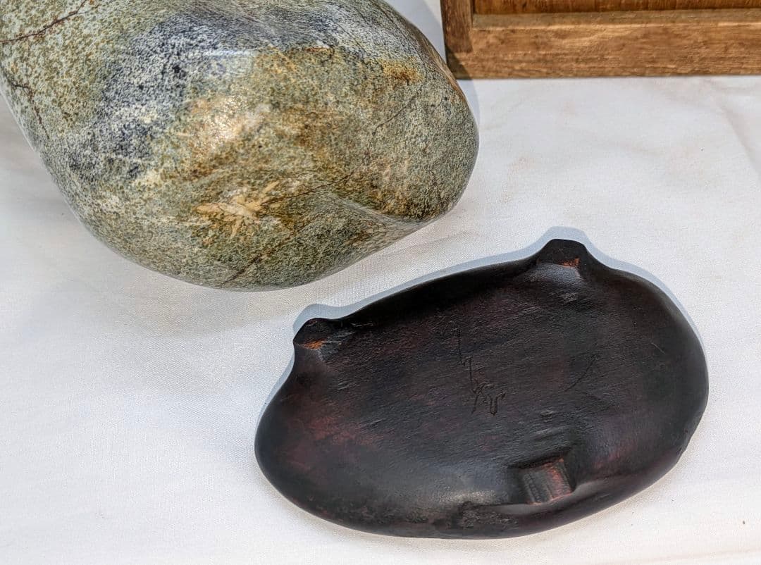 菊花石 梨地に糸菊　根尾 鑑賞石 水石 　文化財級　小林宗閑箱書き　在銘台座