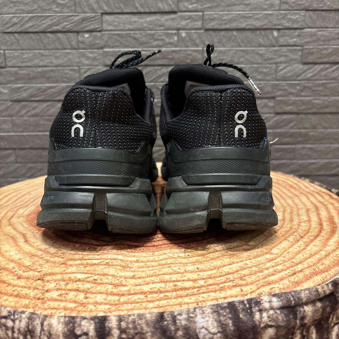 ONスニーカー　クラウドフライヤーウォータープルーフ　ブラック　27cm