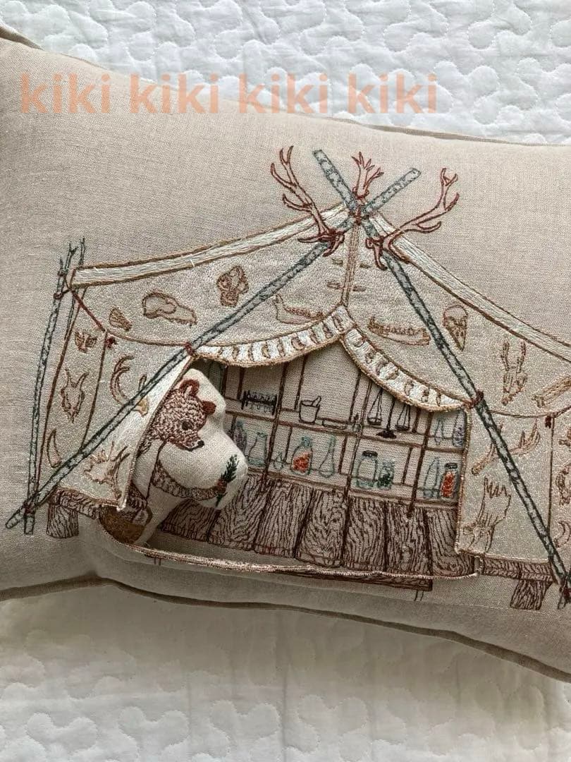 コーラルアンドタスク クッション