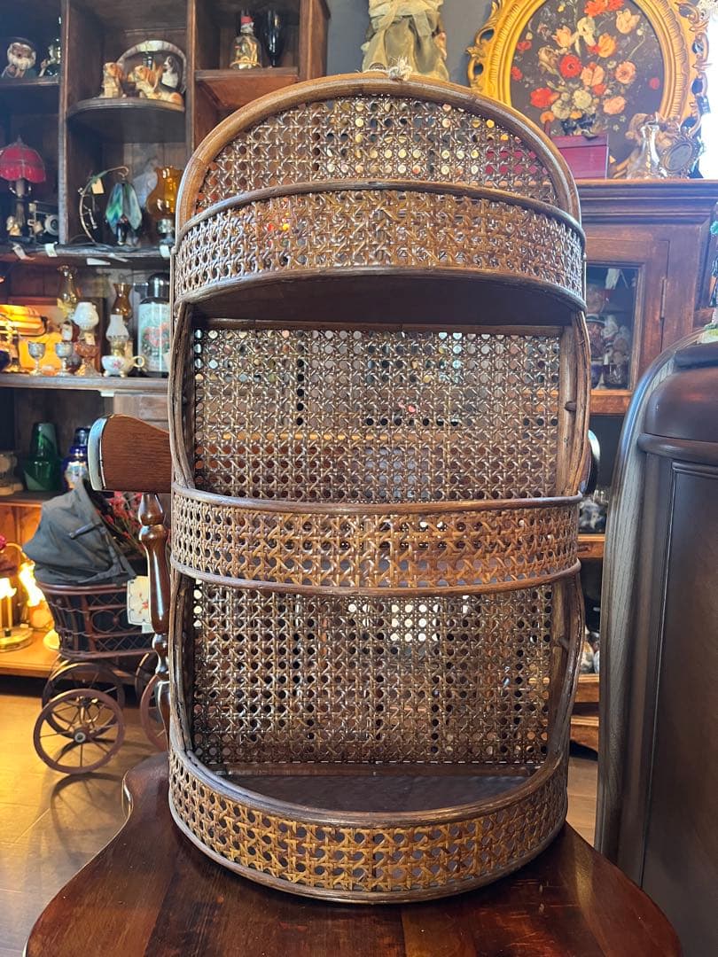 レトロな３段カゴ　壁掛け　60㌢✖️35㌢