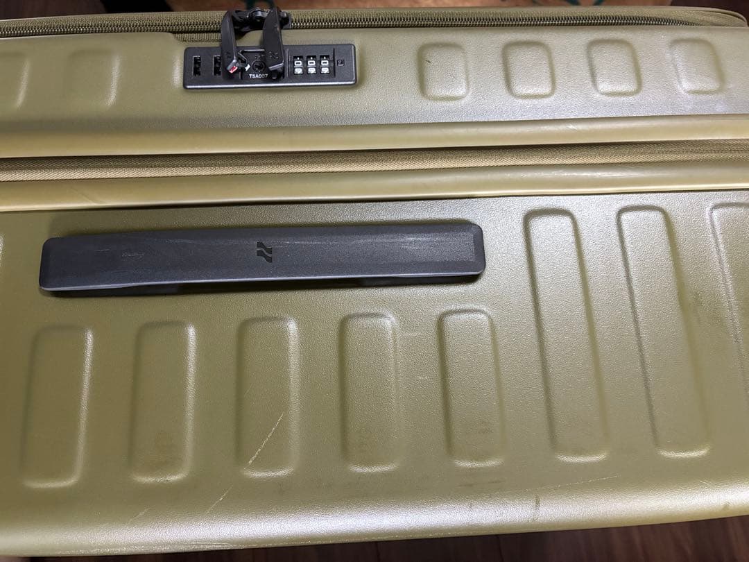 Cubo Large オリーブ色（Cactus）キャリーケース　120L