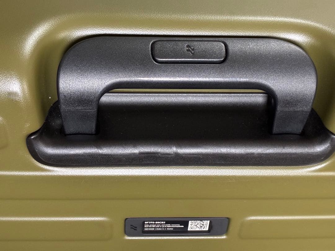 Cubo Large オリーブ色（Cactus）キャリーケース　120L