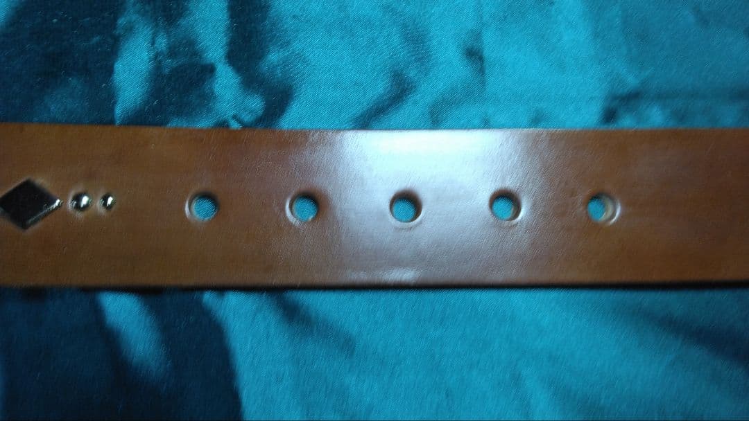 昭南ベンズレザースタッズベルト　チョコ アクリル　アンバー　穴開け加工済　即納可