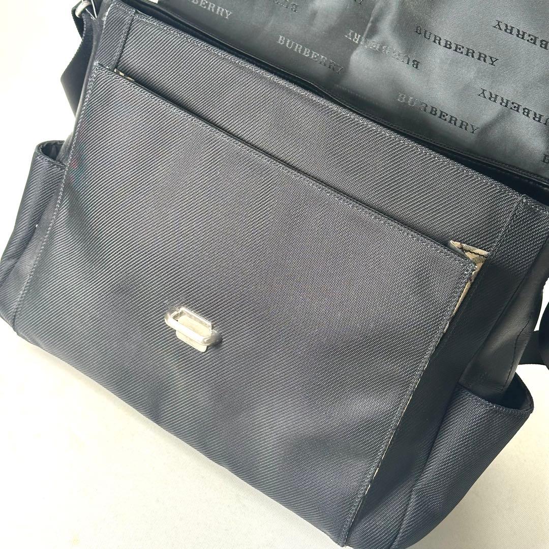 希少デザイン✨Burberry ノバチェック　メッセンジャーバッグ フラップ