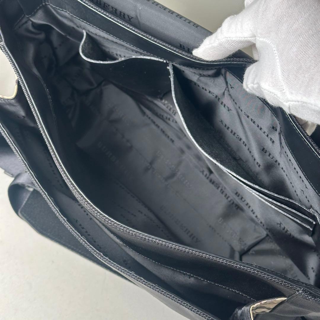 希少デザイン✨Burberry ノバチェック　メッセンジャーバッグ フラップ