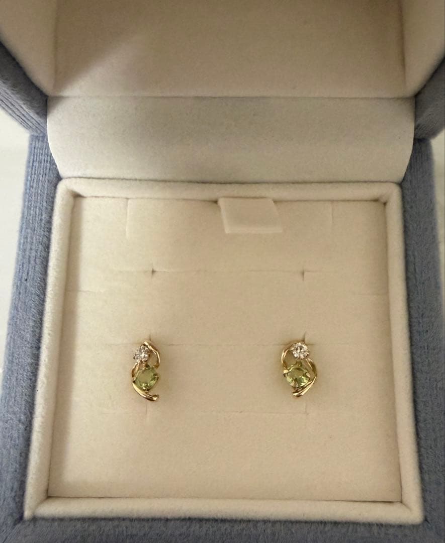 ジュエリーTSUTSUMI K10イエローゴールド　ペリドット ピアス