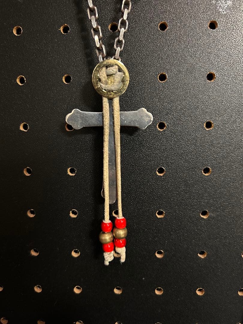 N*️様 ローズクロス カスタムネックレス（イーグルフック・赤ビーズ）