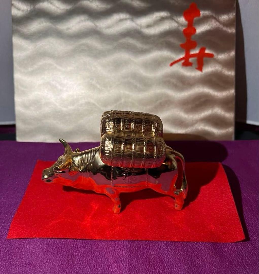 ツナマヨ　　【縁起物】　金の牛