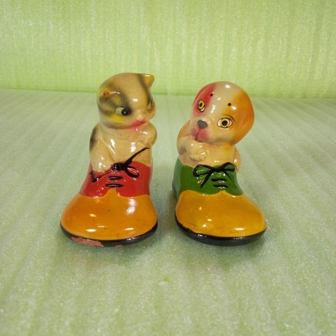 猫と犬の靴型置物　靴に入った猫と犬の鉛筆削り　フィギュア　アンティーク　レトロ