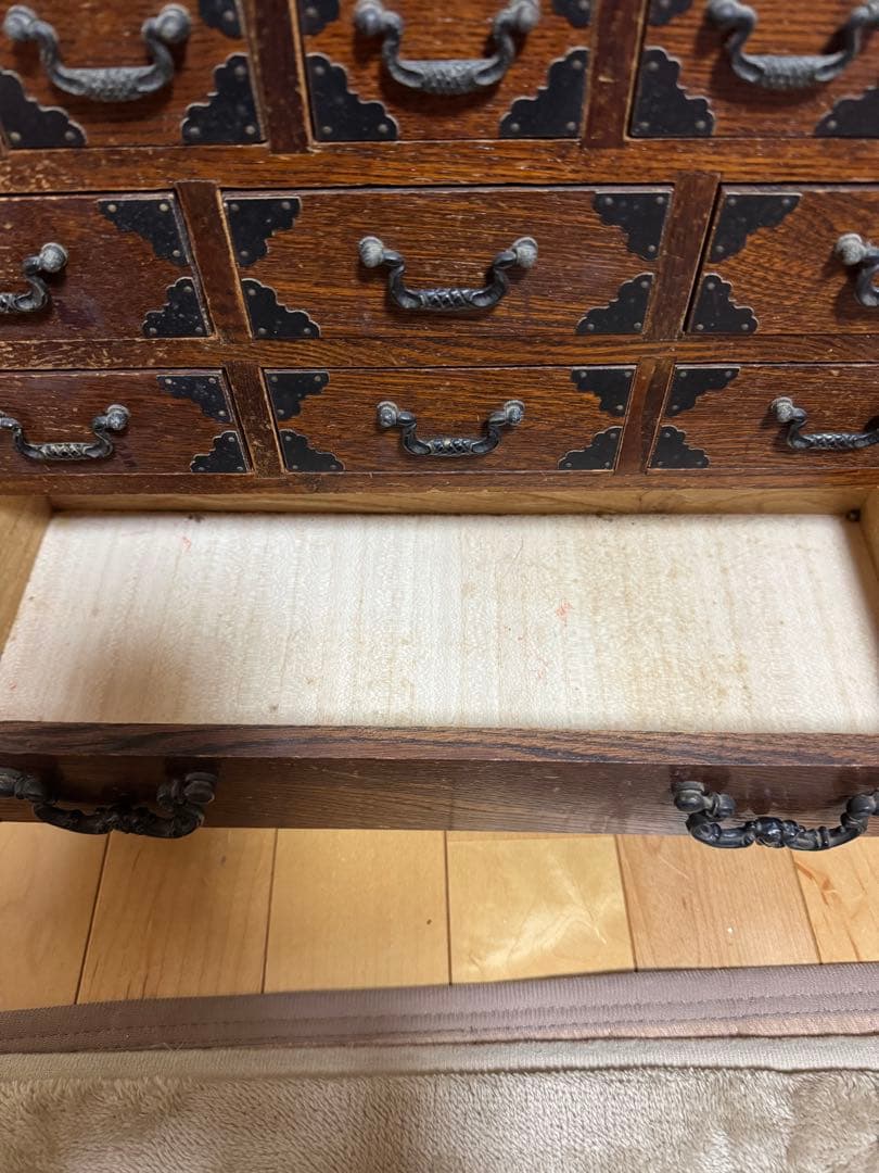 【〜8/31まで値下げ】アンティーク家具　薬箪笥　小物入れ　17引出し