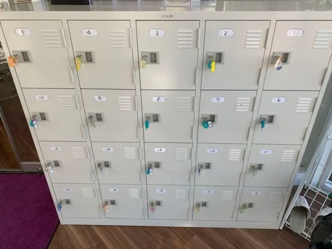 (鍵付きロッカー 5列4段 20人用)