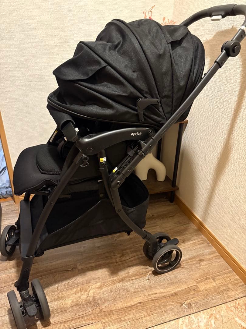 【超美品・送料無料】Apricaラクーナクッション2024年モデル