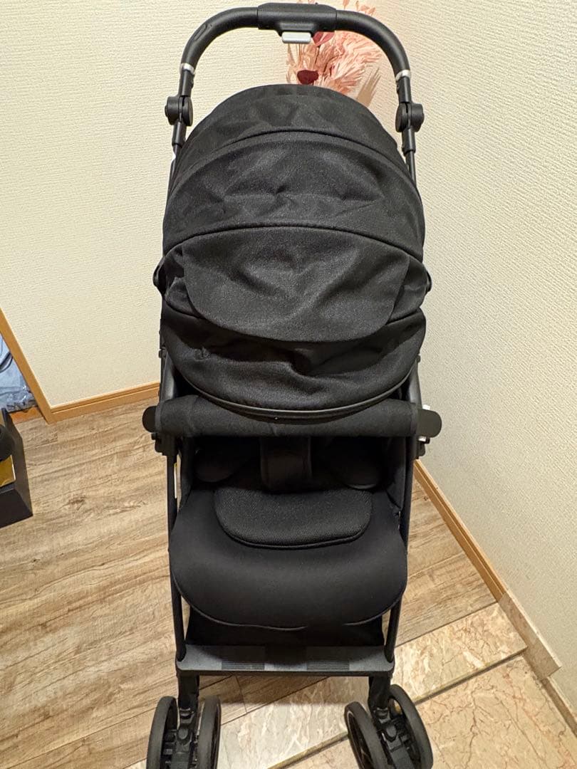 【超美品・送料無料】Apricaラクーナクッション2024年モデル