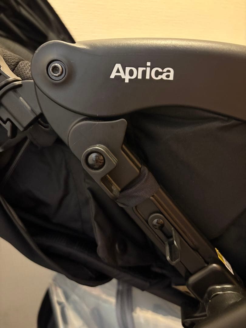 【超美品・送料無料】Apricaラクーナクッション2024年モデル