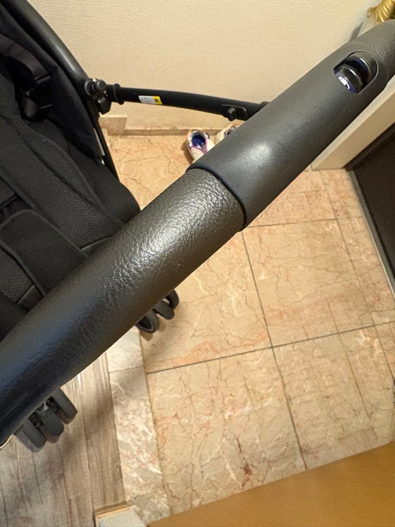 【超美品・送料無料】Apricaラクーナクッション2024年モデル