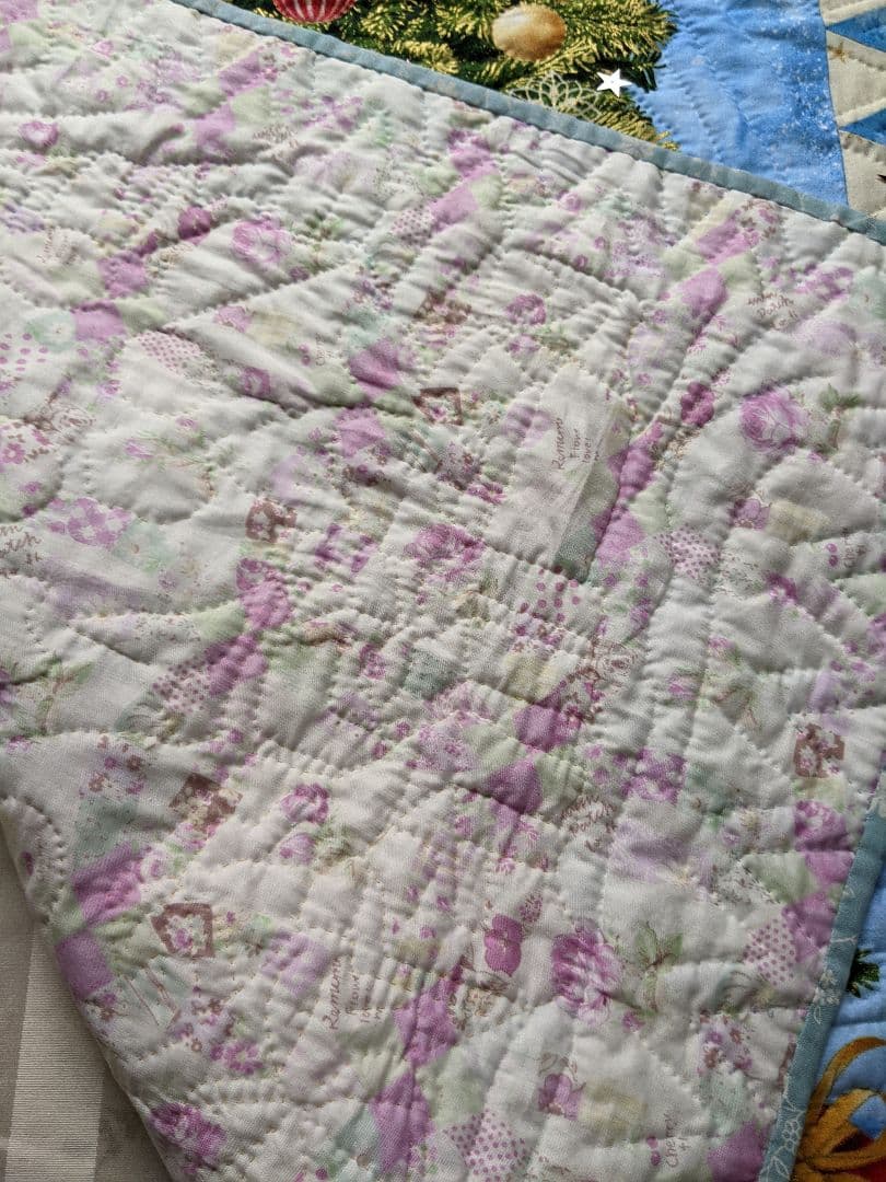 クリスマス　パッチワークキルト　タペストリー