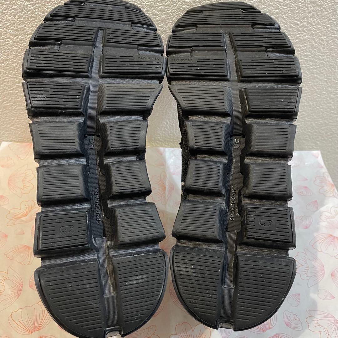 【美品】オンクラウド6(On Cloud 6) レディーススニーカーBK 24㎝