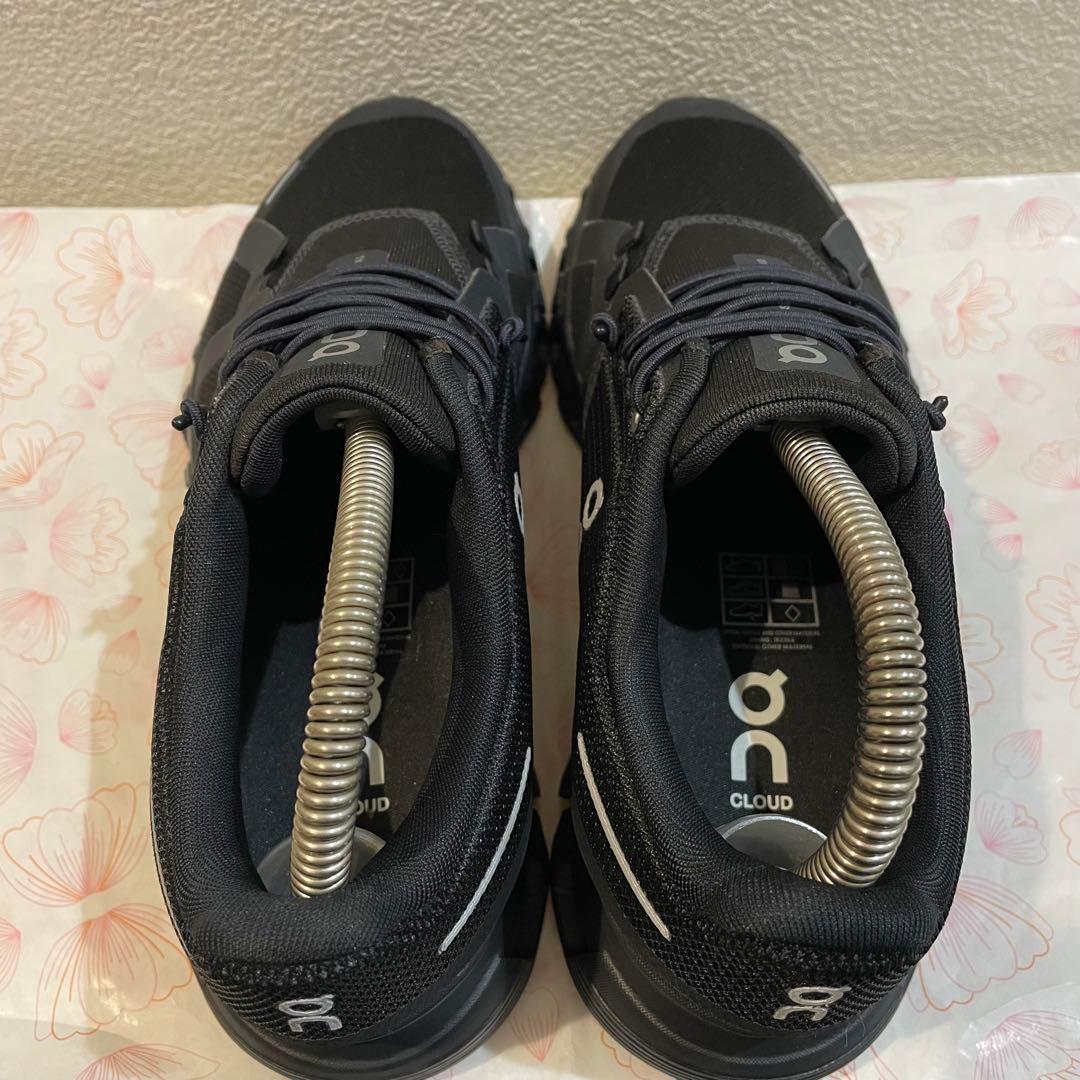 【美品】オンクラウド6(On Cloud 6) レディーススニーカーBK 24㎝