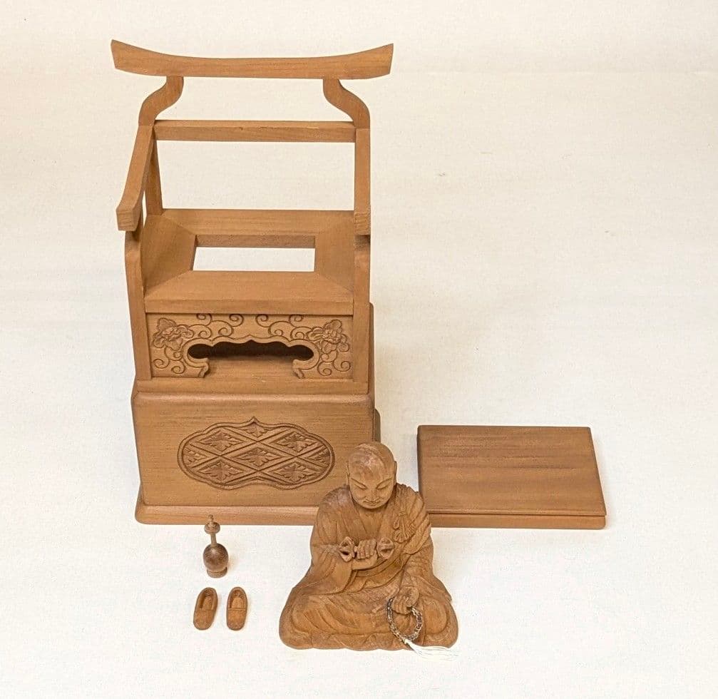 【セール・新品】 弘法大師　紅檀　上彫　総高さ約19.5cm　箱台付　空海