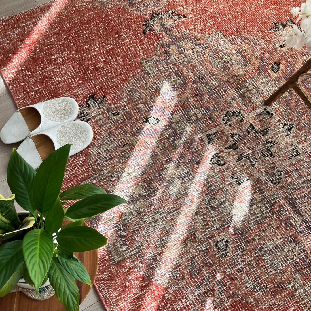 シャビーレッドコーラル116×174ブラック　メダリオン　トルコヴィンテージラグ