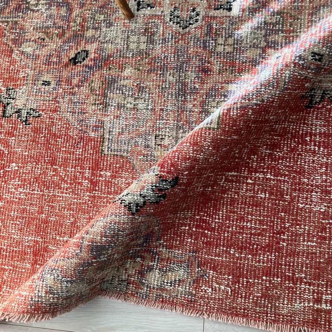 シャビーレッドコーラル116×174ブラック　メダリオン　トルコヴィンテージラグ