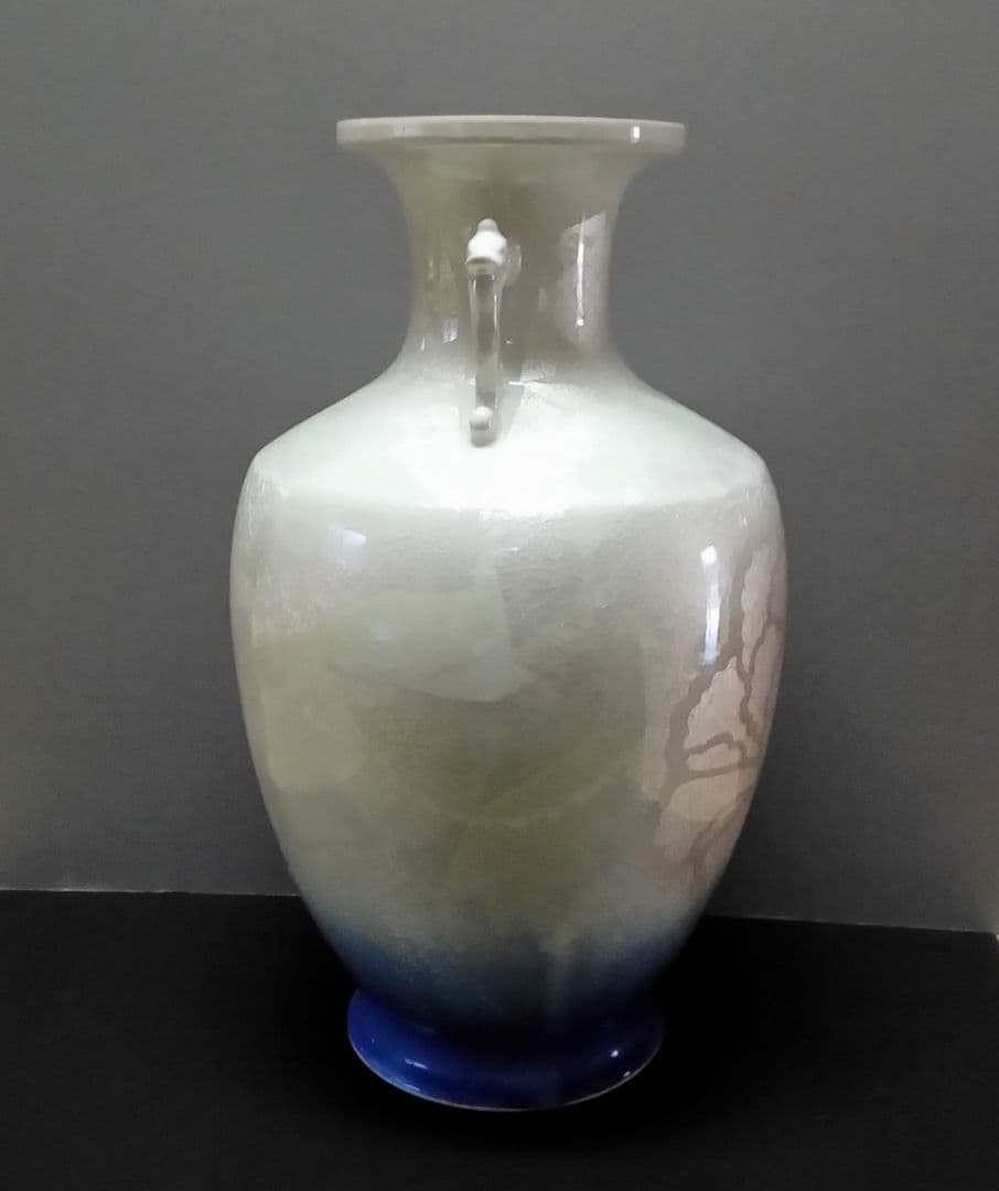 九谷焼　１２号耳付花瓶「銀彩牡丹の図」