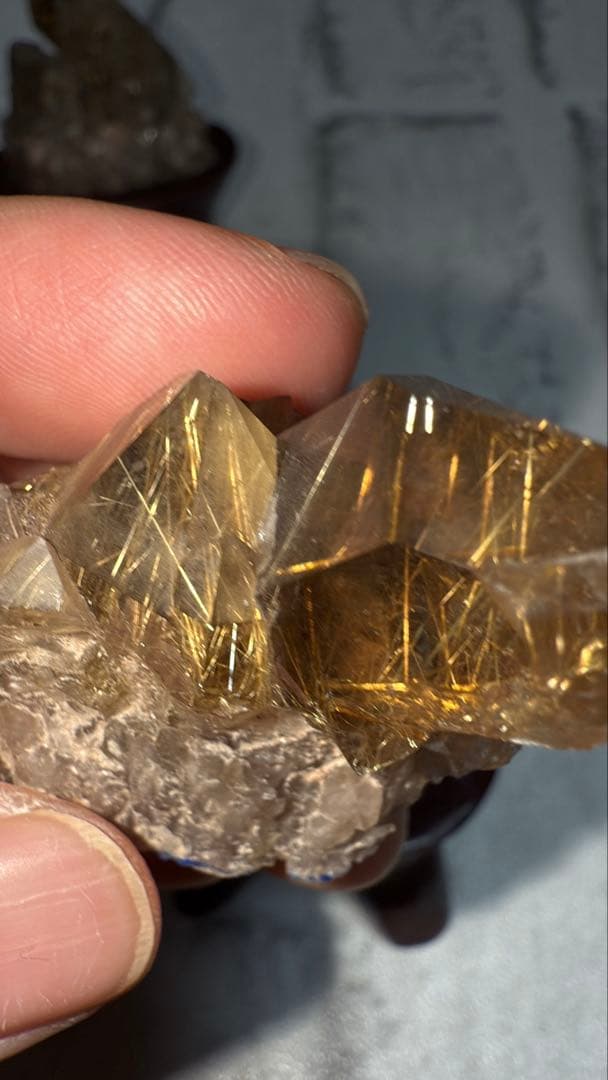 ④ブラジル産 タイチンルチルクォーツ マスター 原石クラスター 特注手彫専用台座