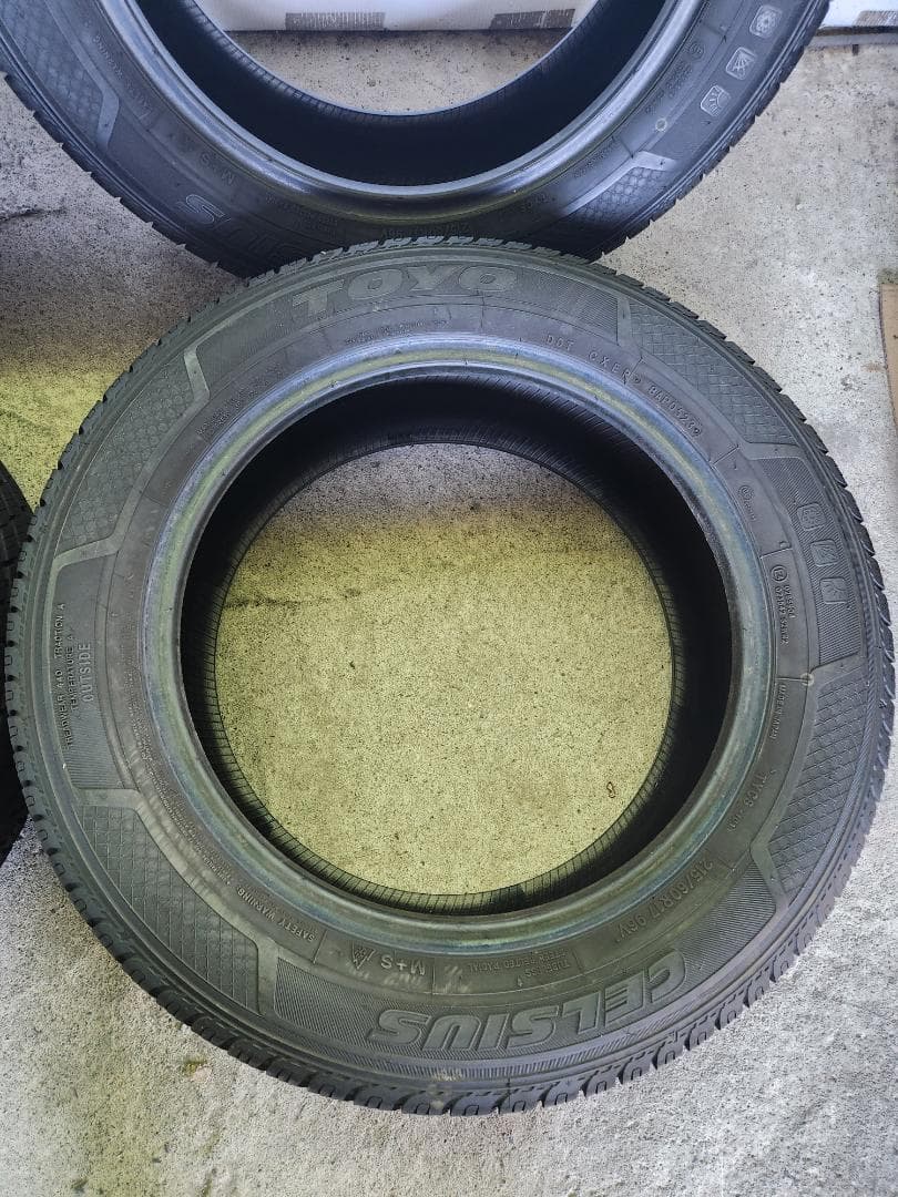 送料込☆2023年製TOYOトーヨー タイヤ215/60R17 日本製☆4本