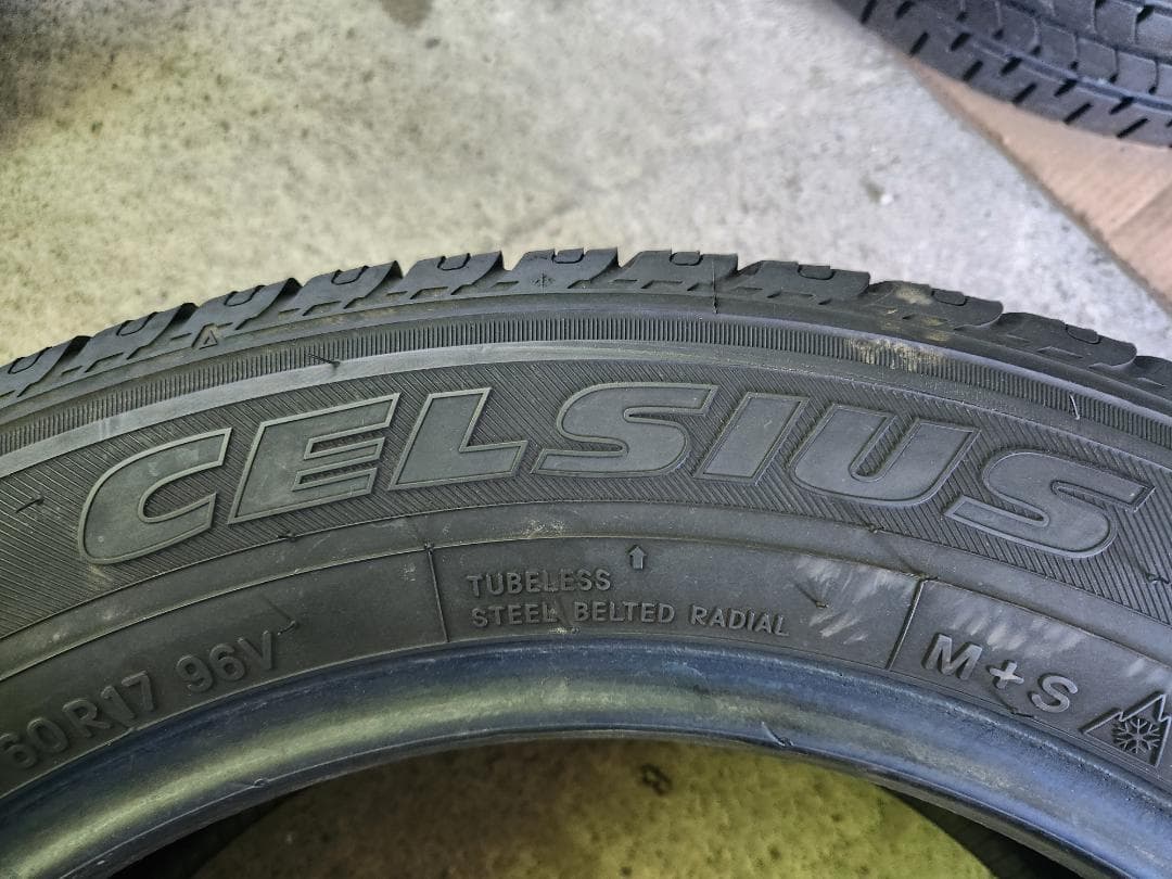 送料込☆2023年製TOYOトーヨー タイヤ215/60R17 日本製☆4本