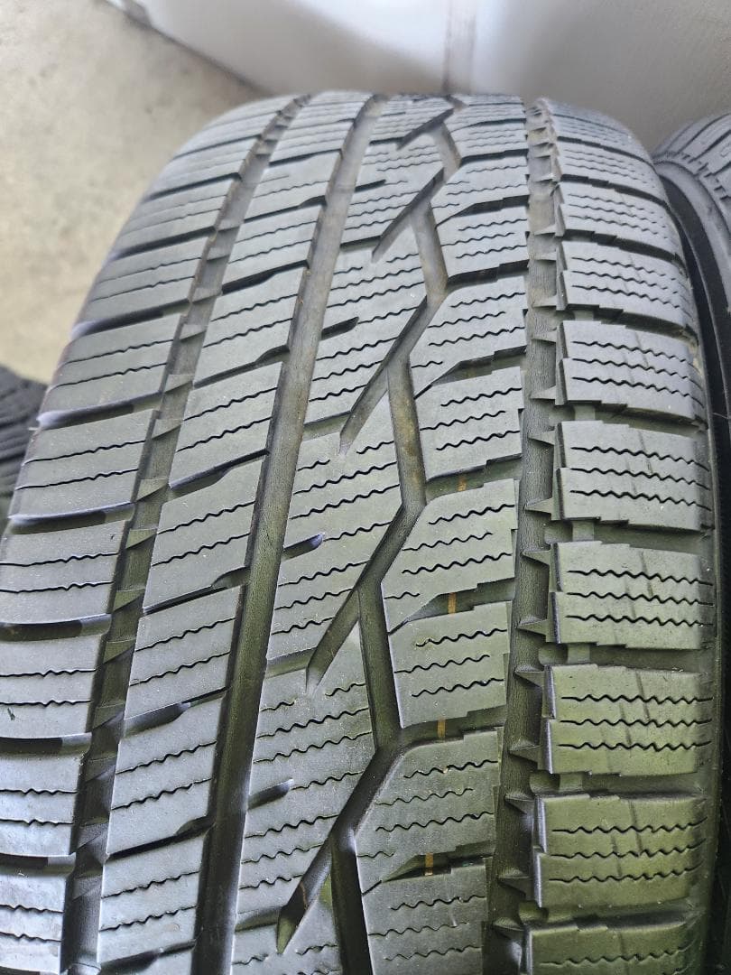 送料込☆2023年製TOYOトーヨー タイヤ215/60R17 日本製☆4本