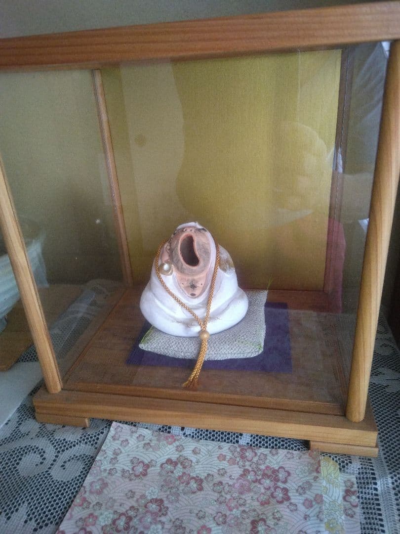 あくび達磨人形
