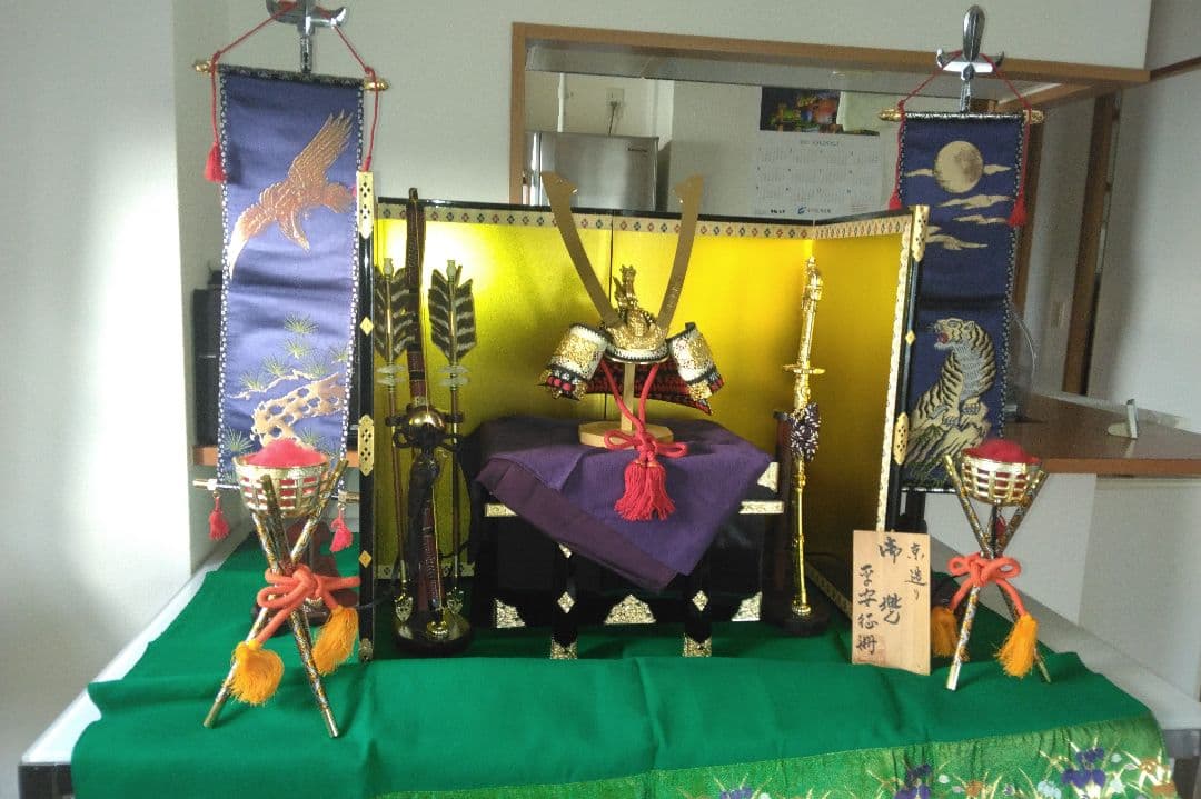 （美品）兜飾り中古一式　秀月　金色　京造り　高級