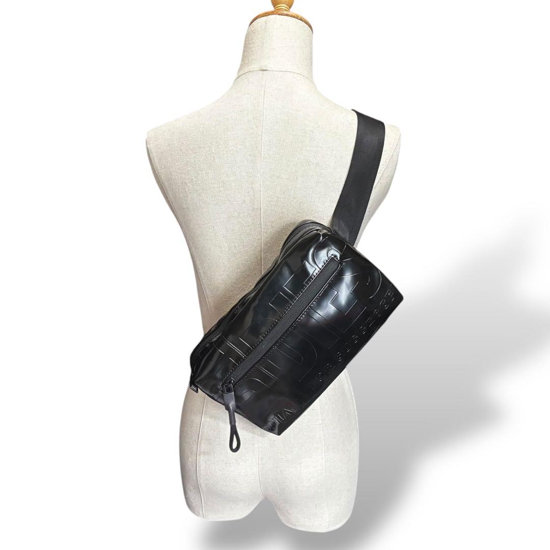 【美品】ディーゼル　ボディバッグ　ウエストポーチ　黒　ロゴ柄　男女兼用　斜め掛け