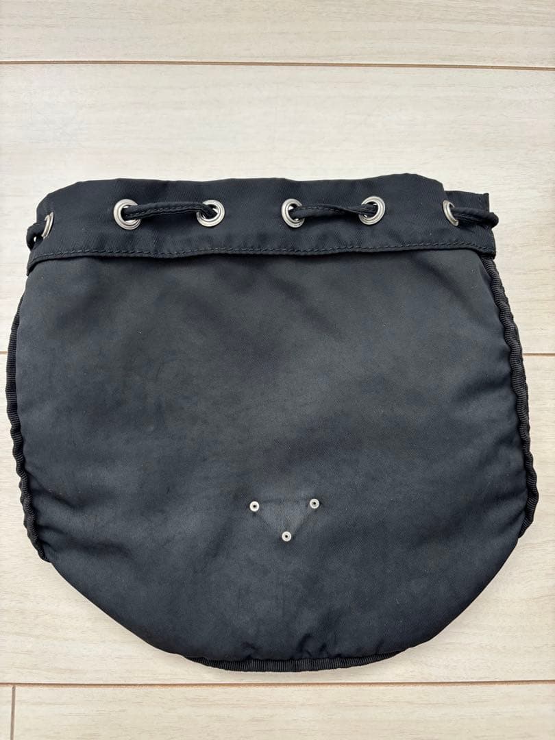 PRADA 巾着ナイロンポーチ　黒