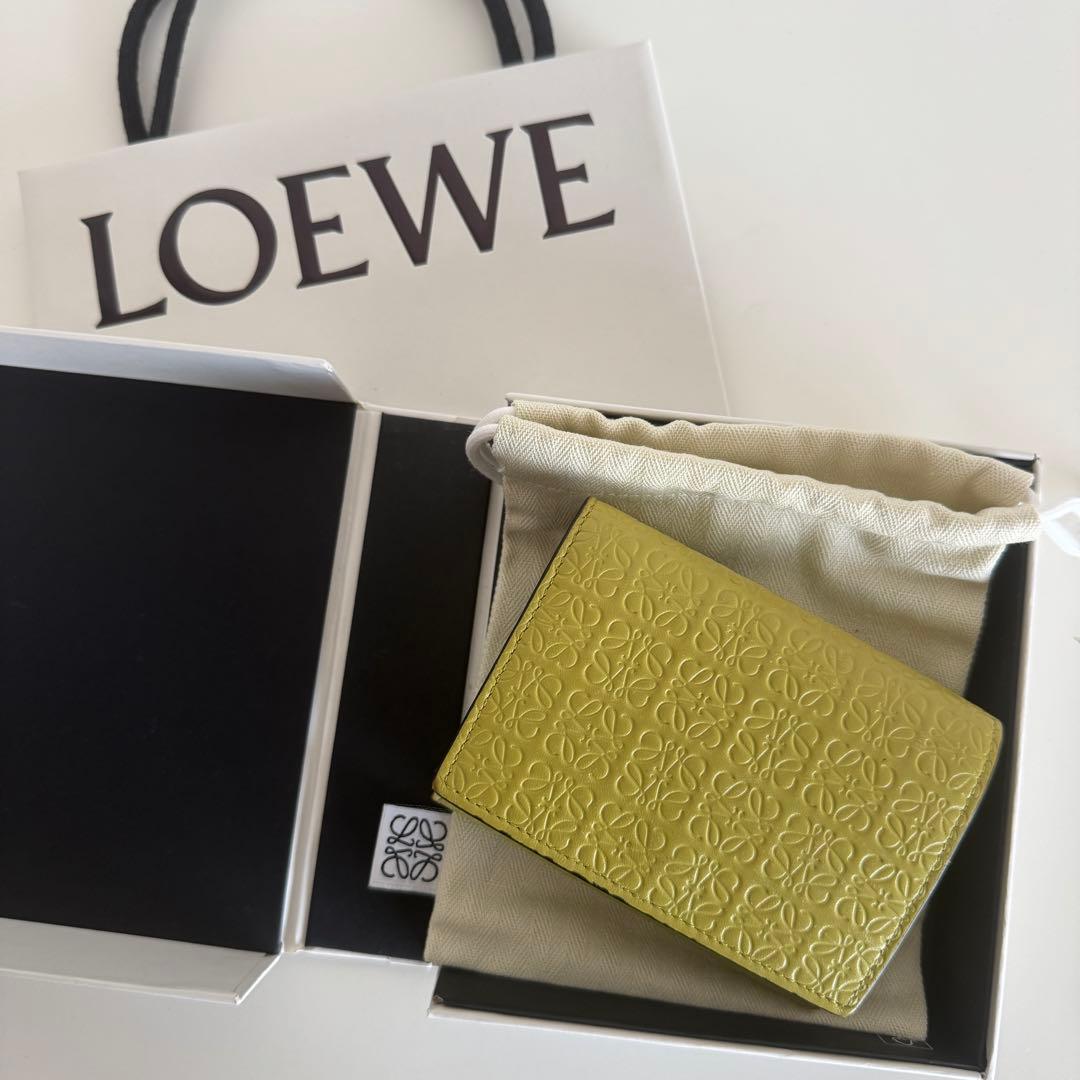 【SALE!】LOEWE エンボスロゴ レザー三つ折り財布