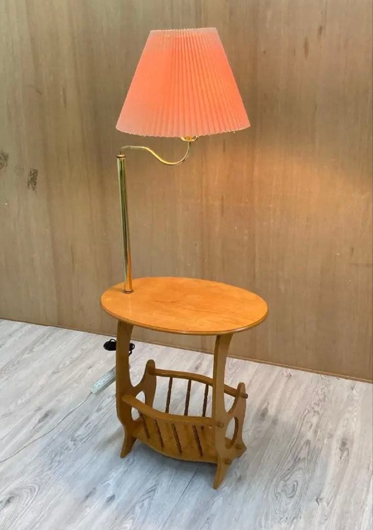 木製フロアスタンド　ベッドサイドフロアランプ　テーブル付ライト　間接照明レトロ