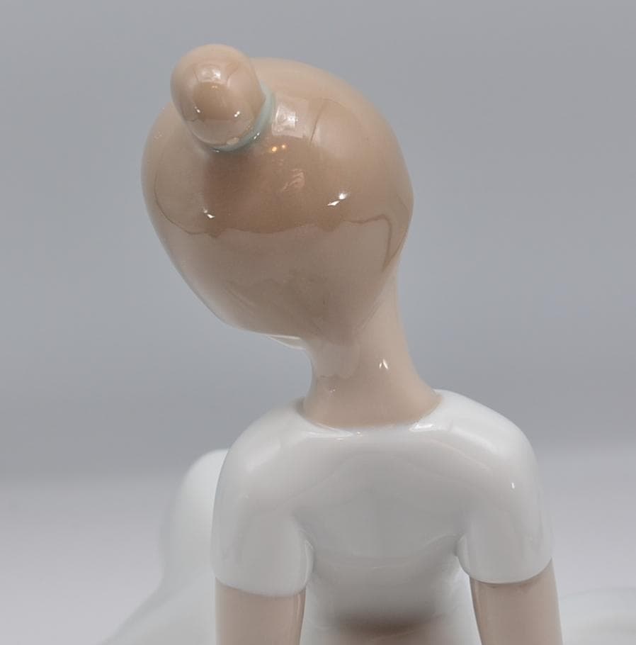 夢みるバレリーナ　★NAO・リヤドロ　スペイン　ポーセリン　光沢仕上げ　絶版