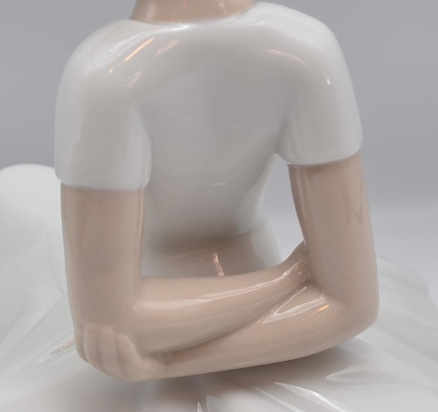 夢みるバレリーナ　★NAO・リヤドロ　スペイン　ポーセリン　光沢仕上げ　絶版