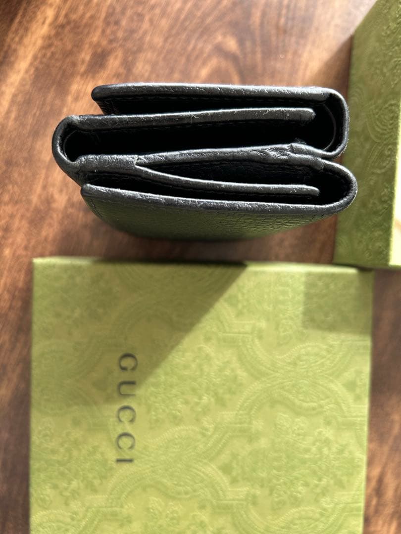 yuu@フォロー割り実施中‼️  GUCCI ブラックレザー 三つ折り財布