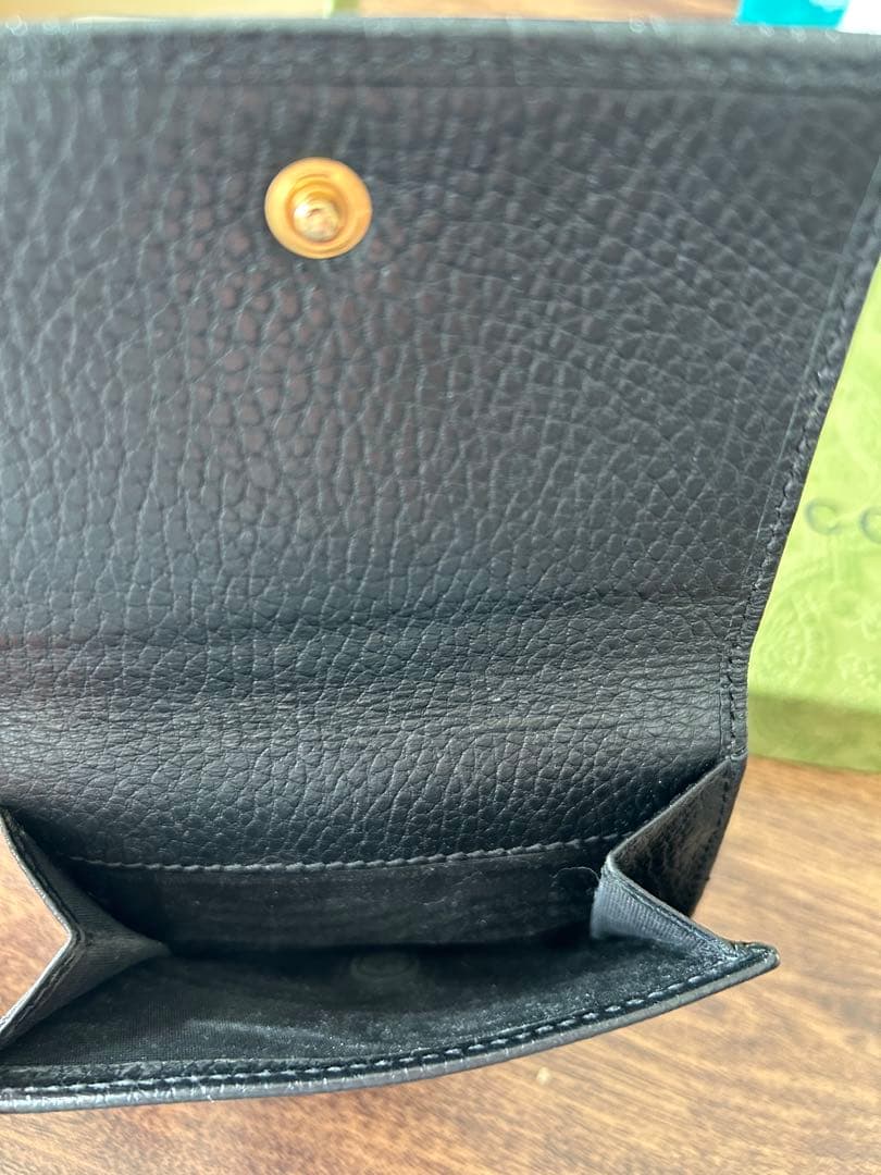 yuu@フォロー割り実施中‼️  GUCCI ブラックレザー 三つ折り財布