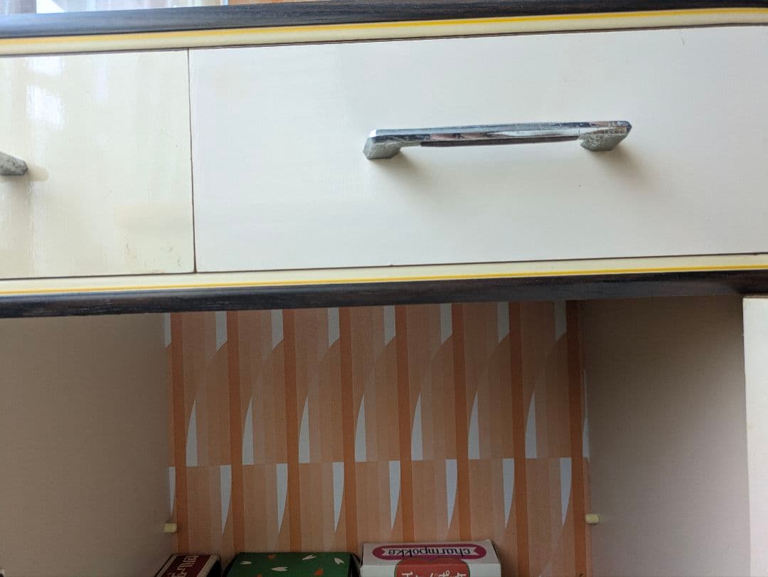 昭和レトロ　ポップ　食器棚　収納キャビネット ガラス棚付き　当時物