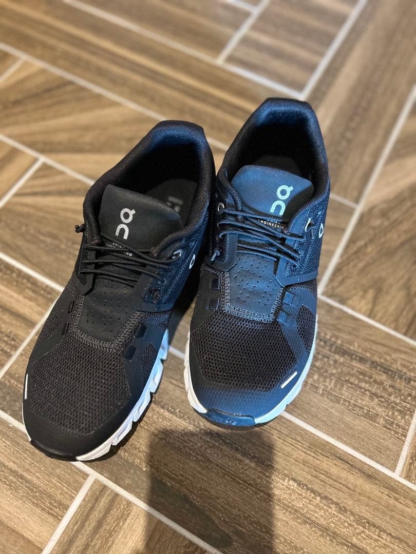 On ランニングシューズ ブラック24センチ