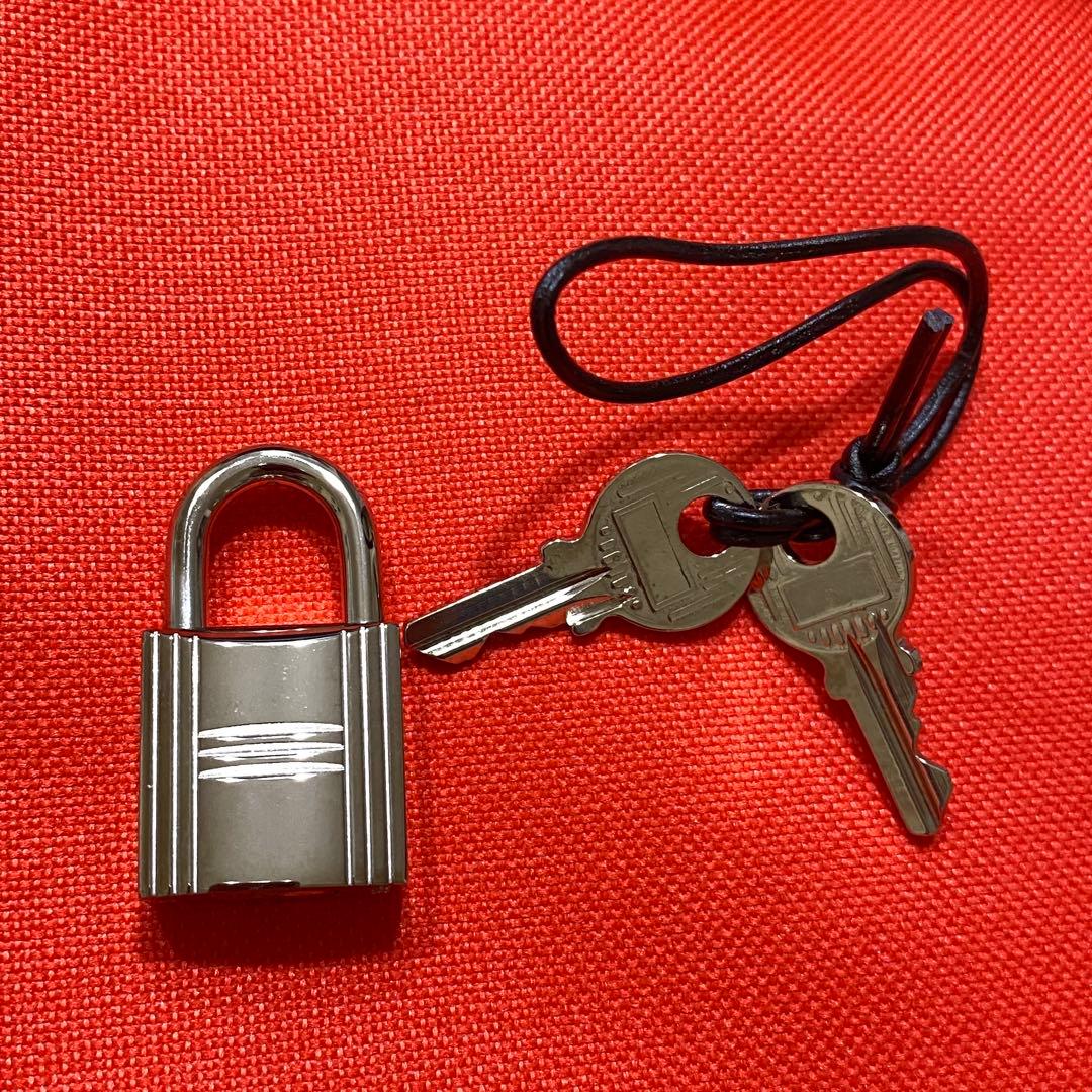 エルメスカデナ キー２個付き