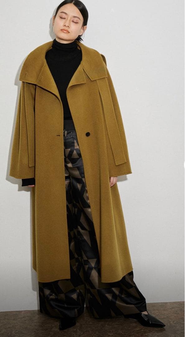 アダムエロペ　スタンドカラーフーデッドリバーコート