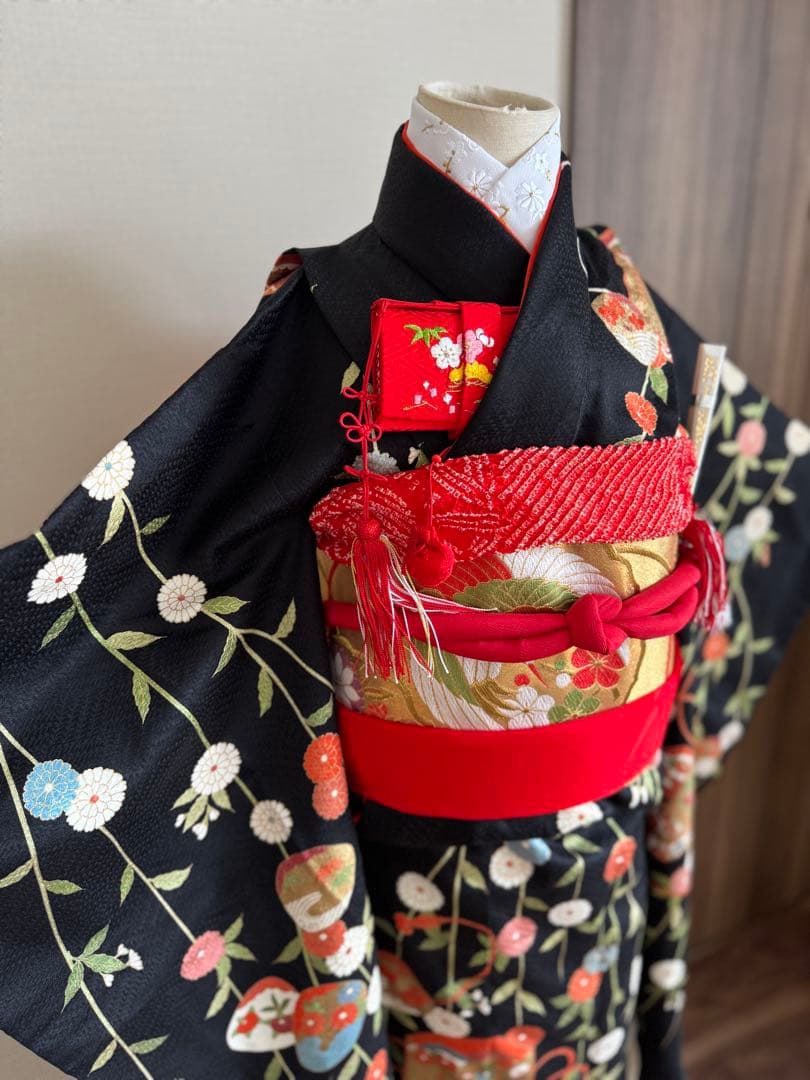 専用です★逸品　正絹綸子黒色に枝垂れ菊と貝桶文　七歳着物フルセット