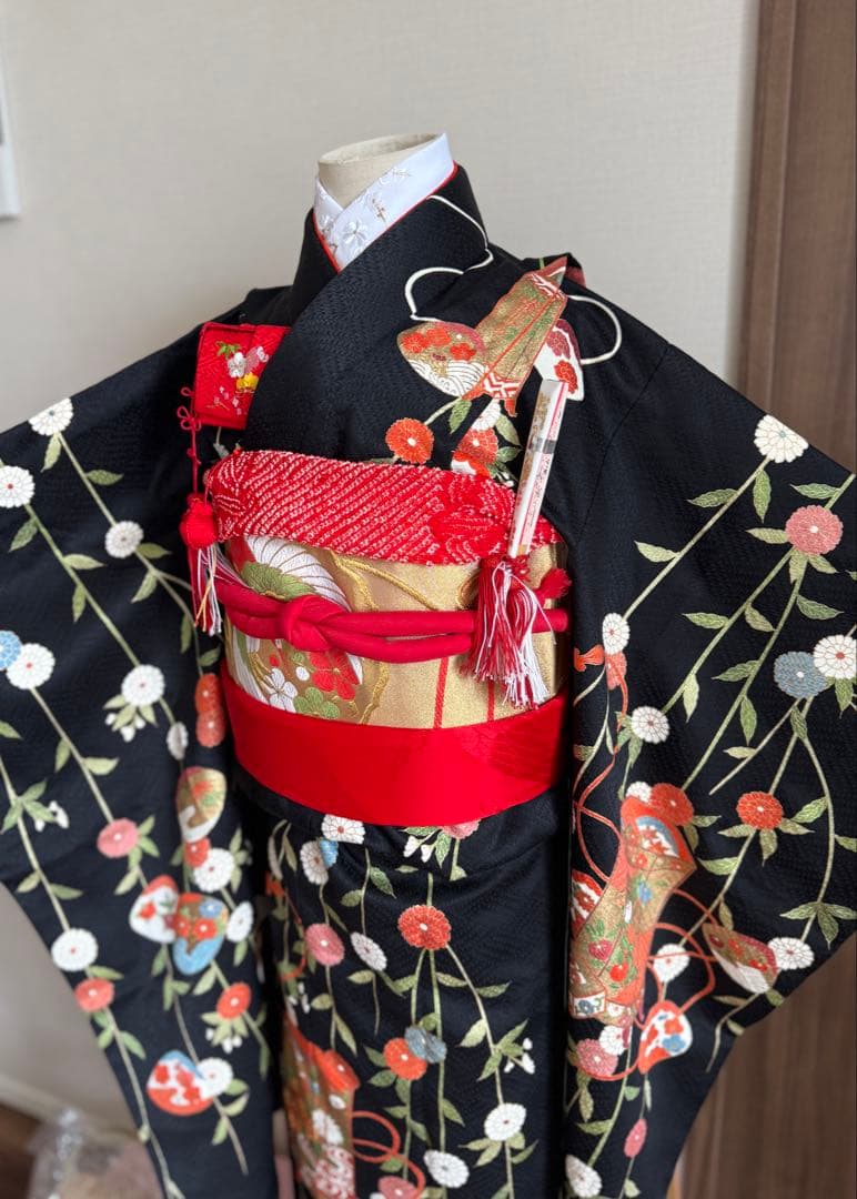 専用です★逸品　正絹綸子黒色に枝垂れ菊と貝桶文　七歳着物フルセット