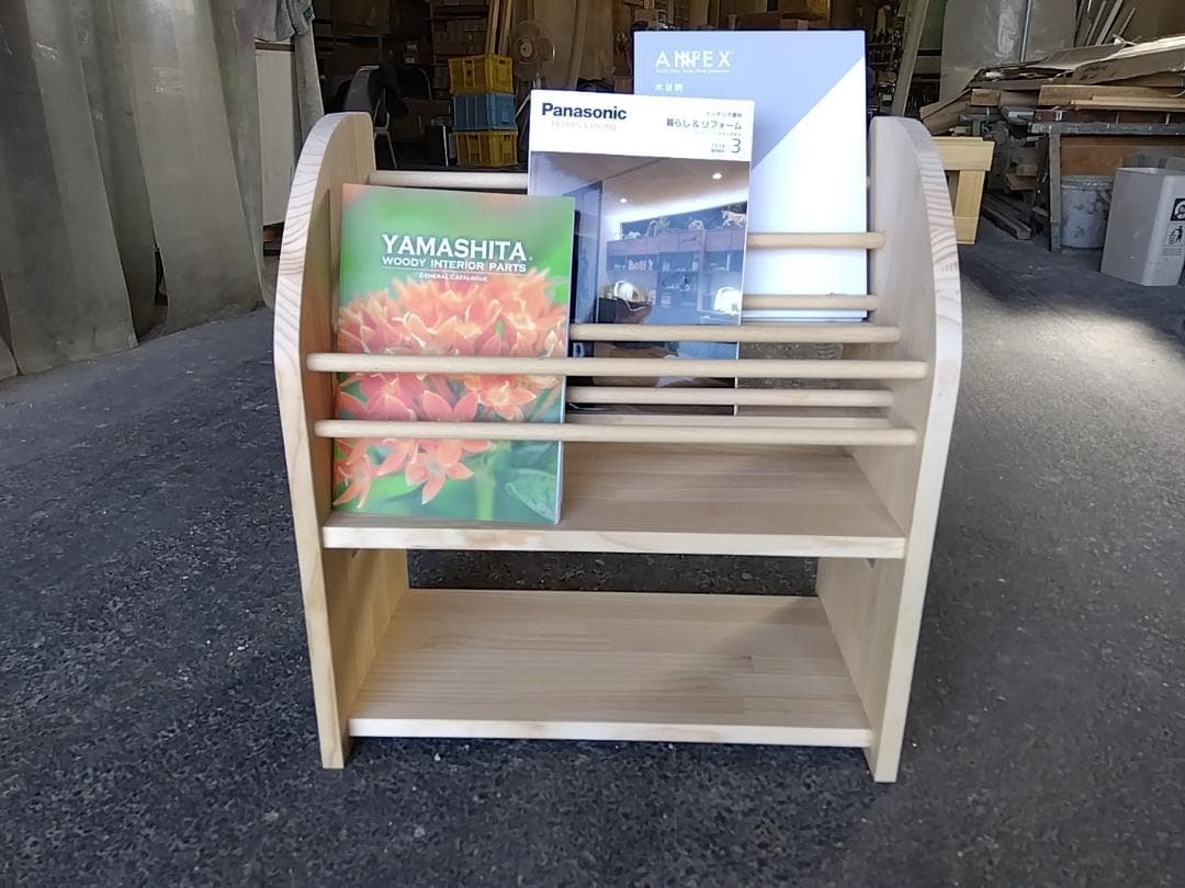 組み立て済マガジンラック 天然木　無垢材