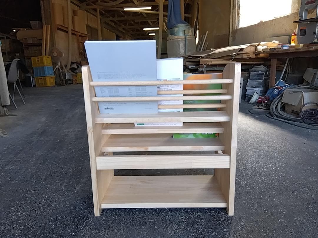 組み立て済マガジンラック 天然木　無垢材