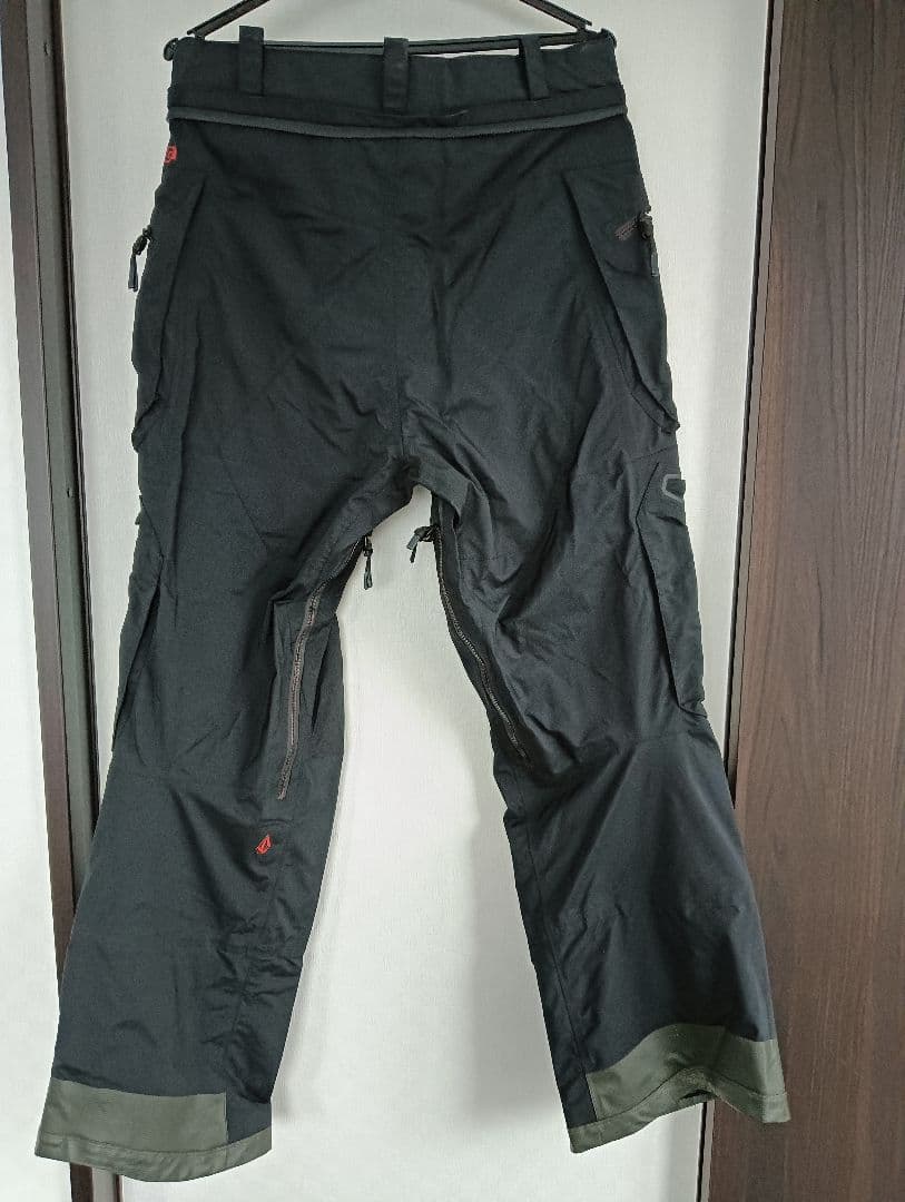 25日のみ価格VOLCOM バックカントリー スノーボードウェア　パンツのみ