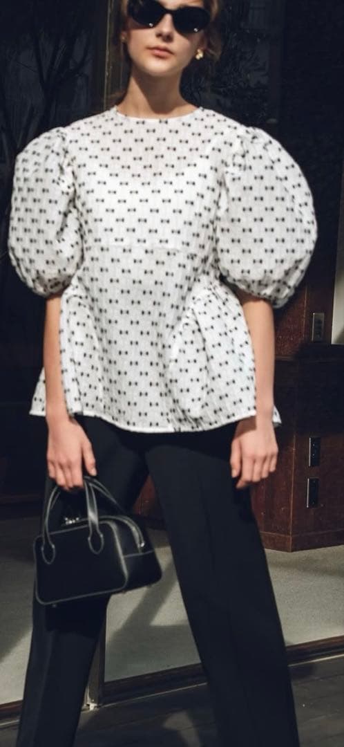 専用出品　OHGA新品エンジェルブラウス